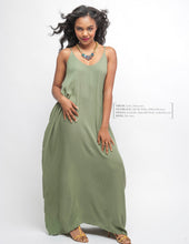 Load image into Gallery viewer, Rocked Up Crystal Quartz Necklace - Gold
